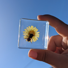 Load image into Gallery viewer, Acrylic Bee and Flower
