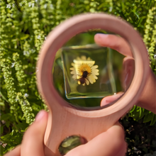 Load image into Gallery viewer, Acrylic Bee and Flower