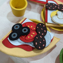 Load image into Gallery viewer, Felt Pizza