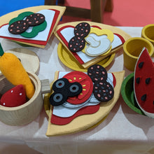 Load image into Gallery viewer, Felt Pizza