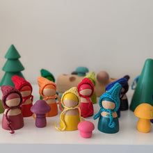 Load image into Gallery viewer, Knitted hats for peg dolls