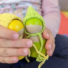 Load image into Gallery viewer, Knitted hats for peg dolls