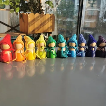 Load image into Gallery viewer, Knitted hats for peg dolls